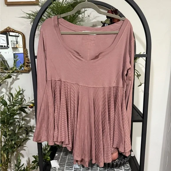 We The Free Pink Pleated blouse size small - Picture 9 of 9